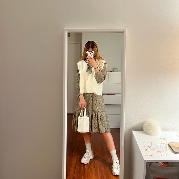 Floral Patterned Dress with Ribbon - Picture 2 of 5